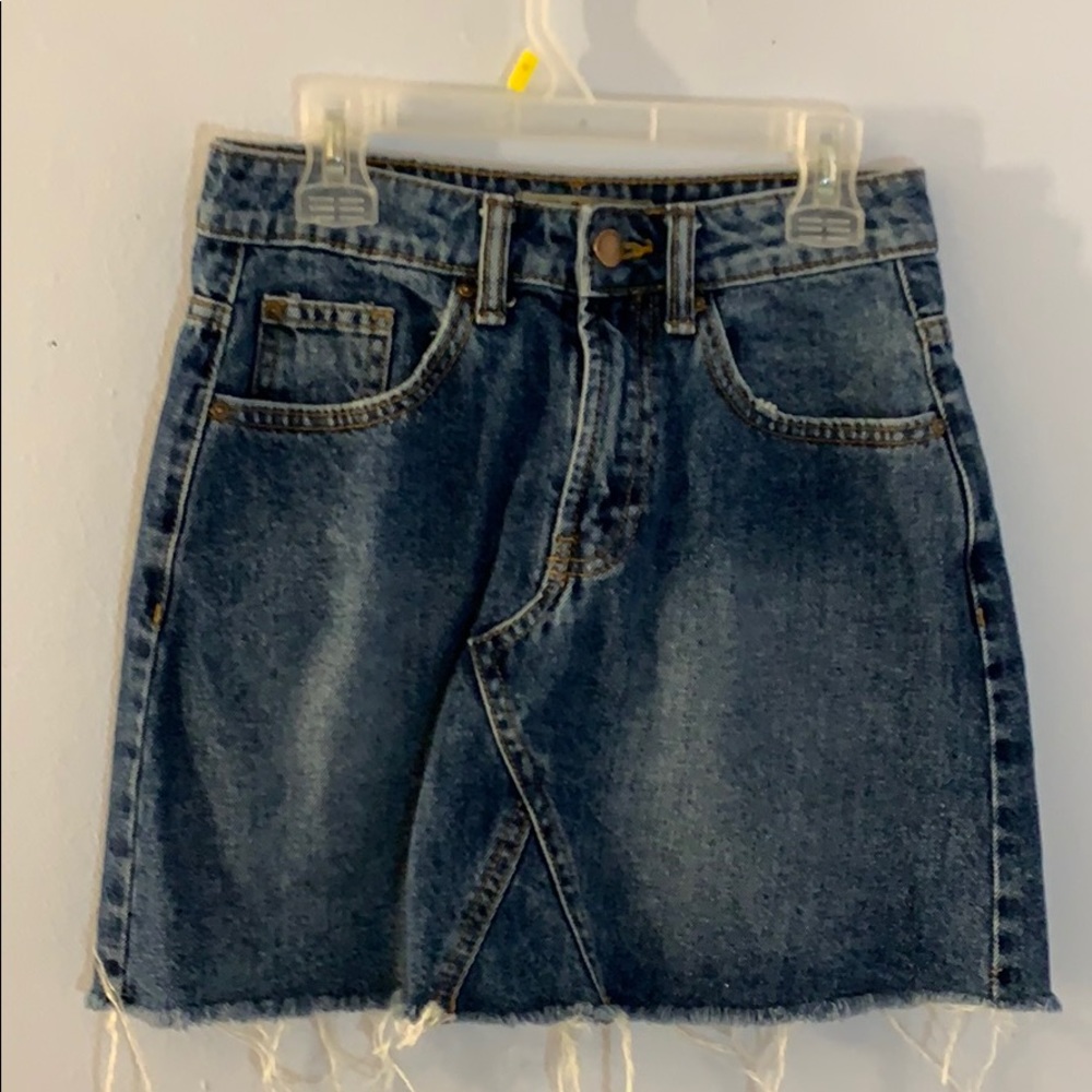 Jean skirt with open pockets front and back